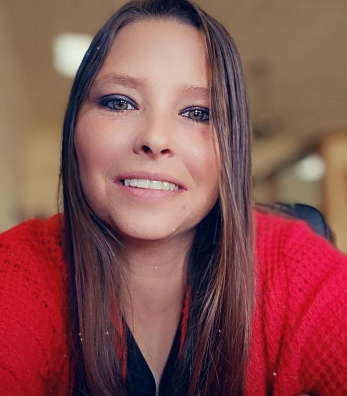 Amber  Thomas